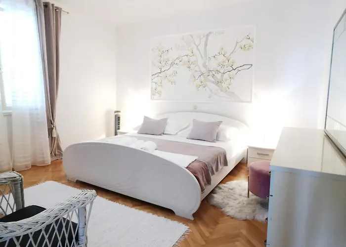 & Bedroom D&m2 マカルスカ