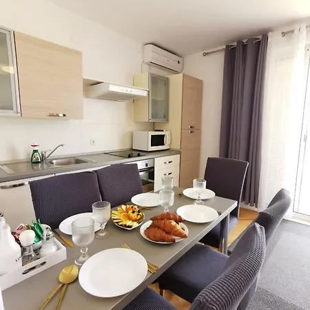 Apartman & Bedroom D&m2 *